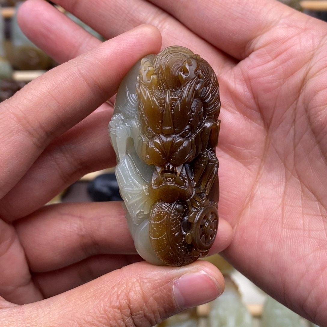 和田玉颈饰未镶嵌春***、