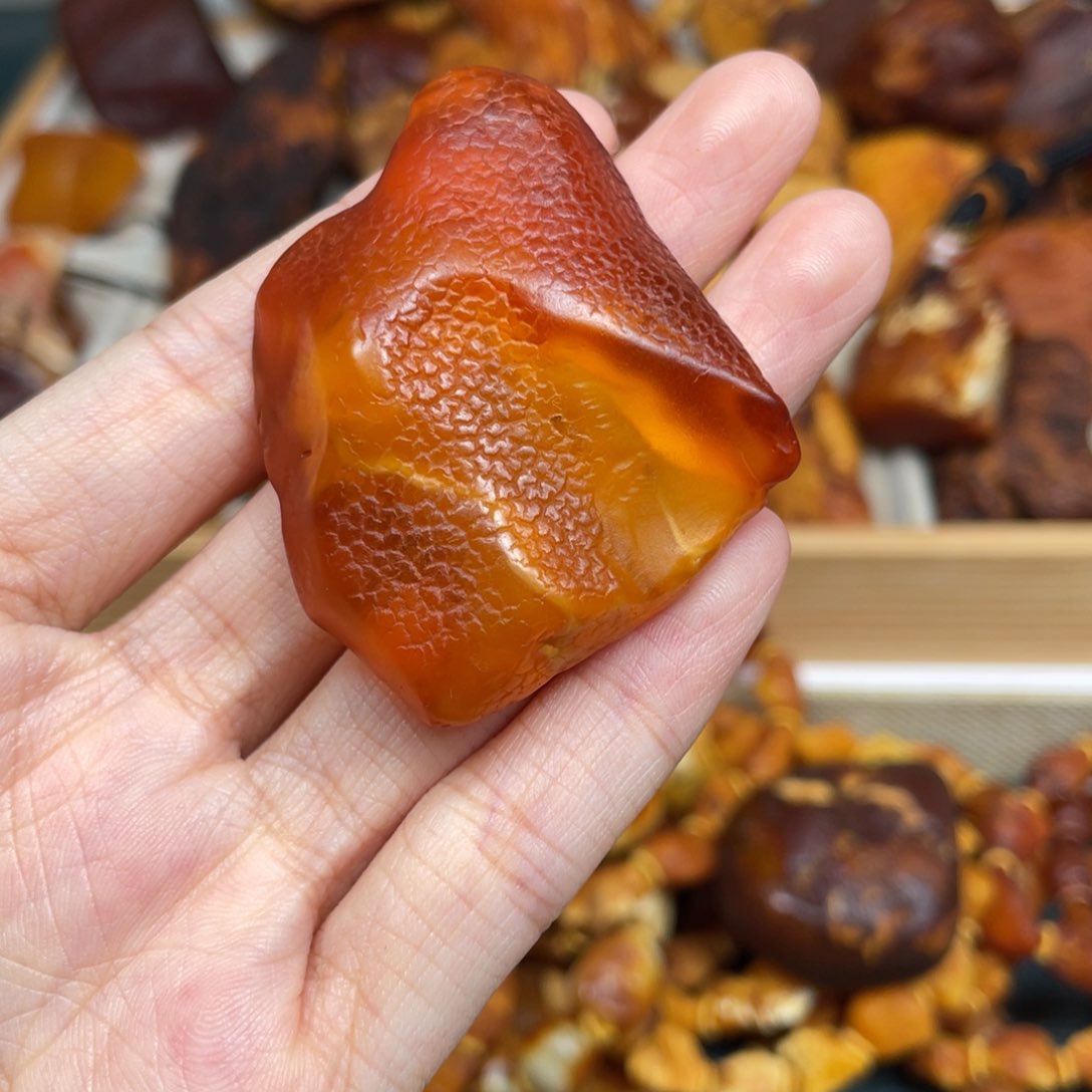 琥珀珠宝奇石未镶嵌