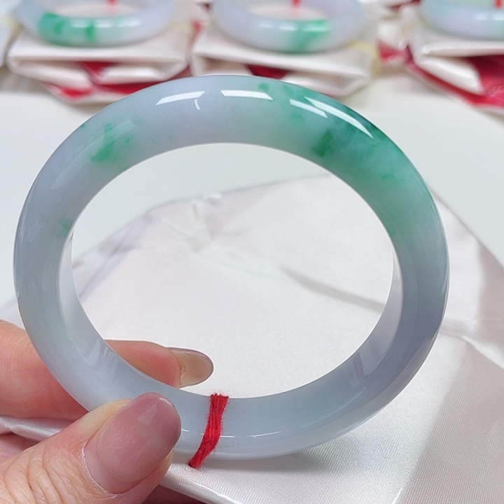 翡翠手镯未镶嵌缅甸翡翠