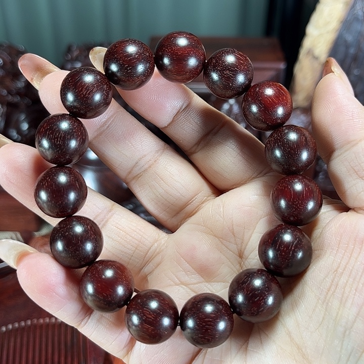 L***i檀香紫檀（小叶紫檀）