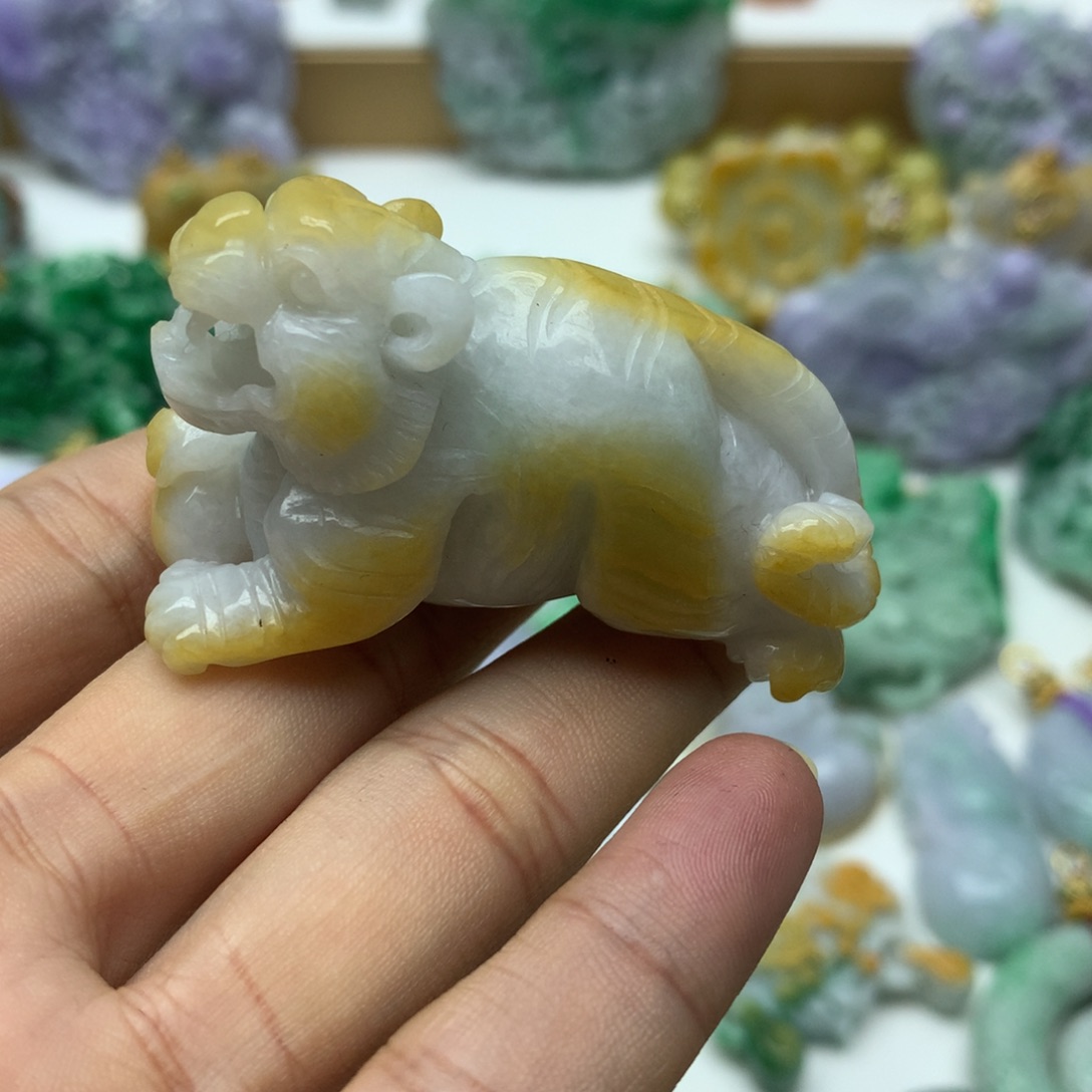 翡翠颈饰未镶嵌翡翠