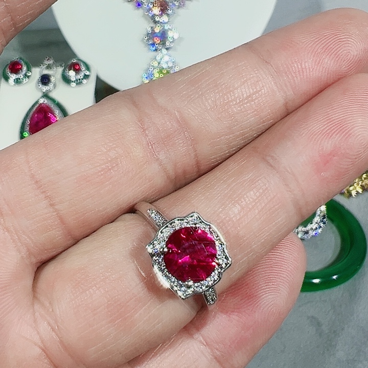 红宝石颈饰未镶嵌