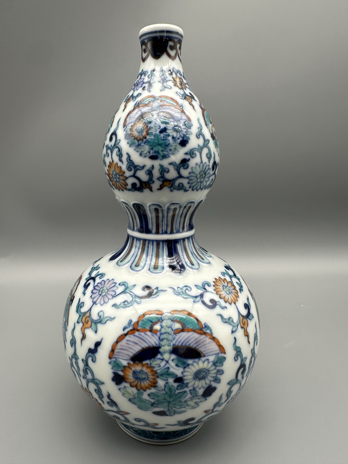 仿古瓷 瓷器摆件斗彩蝴蝶葫芦瓶