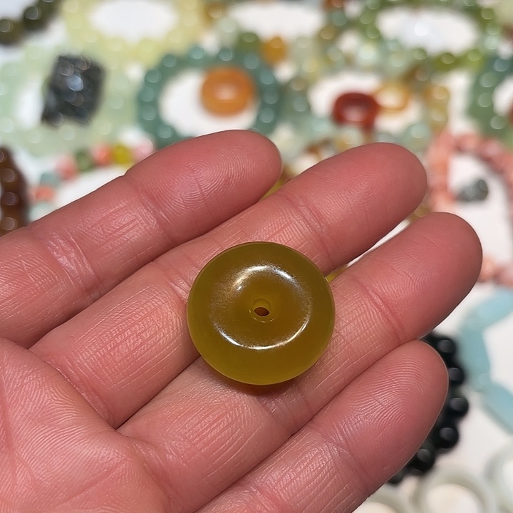 博***哥蛇纹石玉未镶嵌吊坠
