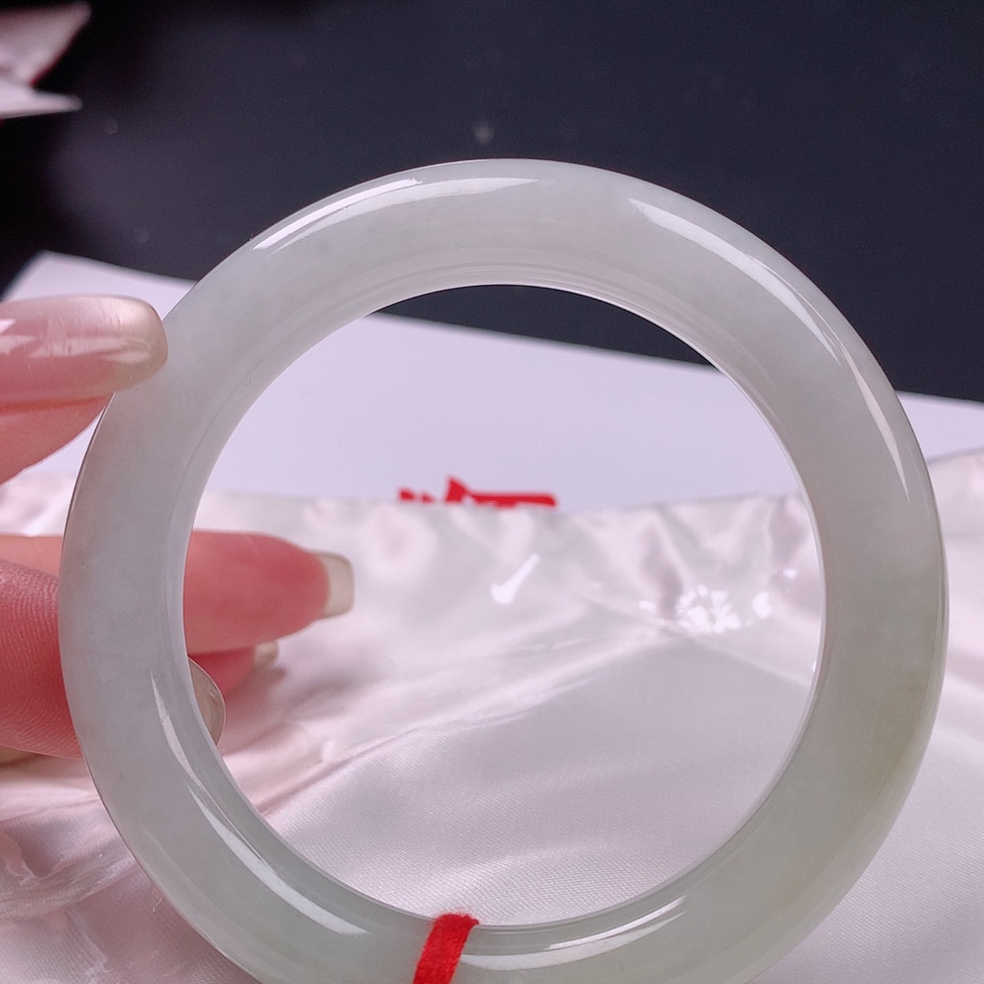【闪购商品】未镶嵌手镯翡翠54+