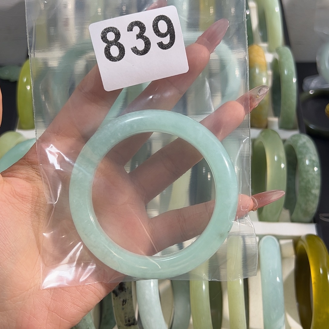 薄***尖蛇纹石玉未镶嵌手镯