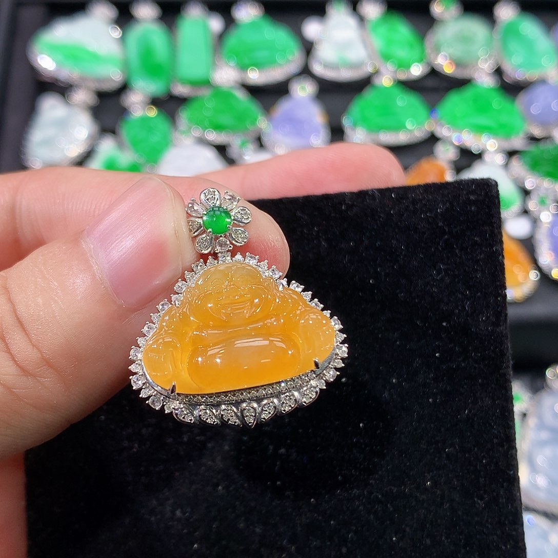 翡翠18K金镶嵌颈饰