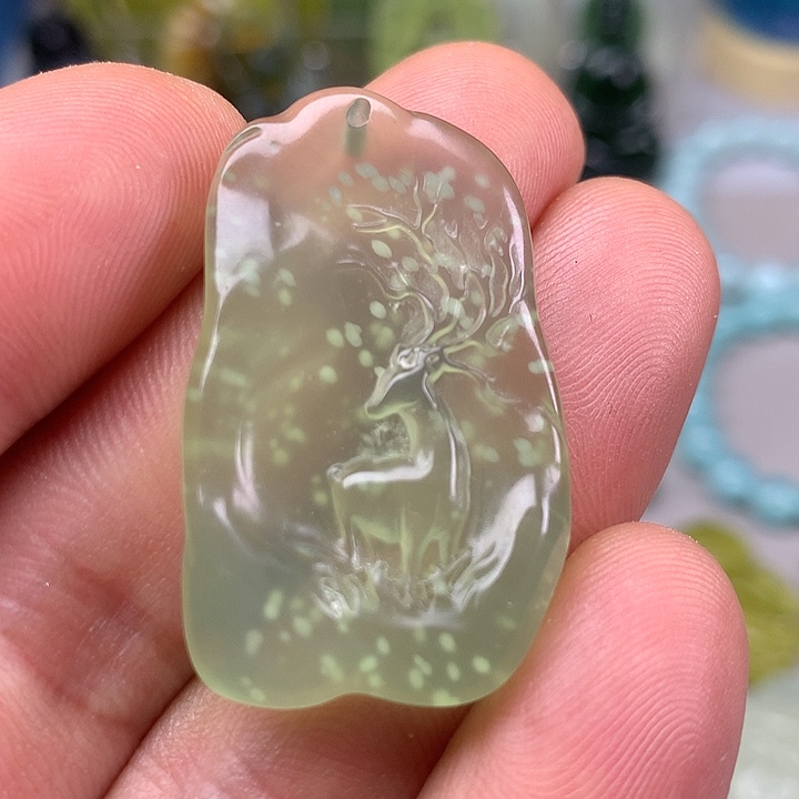 蛇纹石玉挂坠未镶嵌