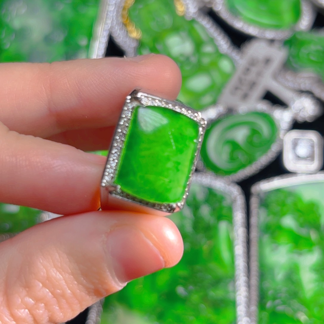 翡翠颈饰银S925镶嵌马鞍