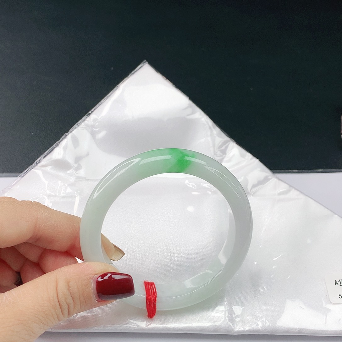 翡翠手镯未镶嵌航**鲜翡翠097