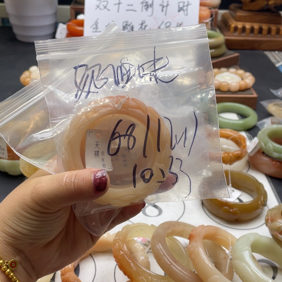 奶***）石英岩玉未镶嵌手镯