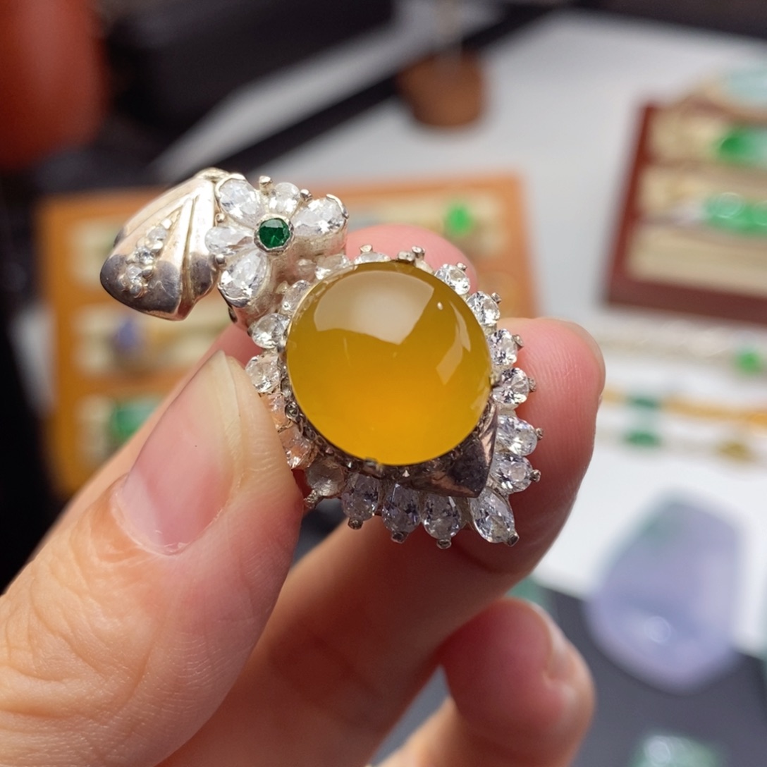 未镶嵌定制翡翠超绝美黄翡蛋面