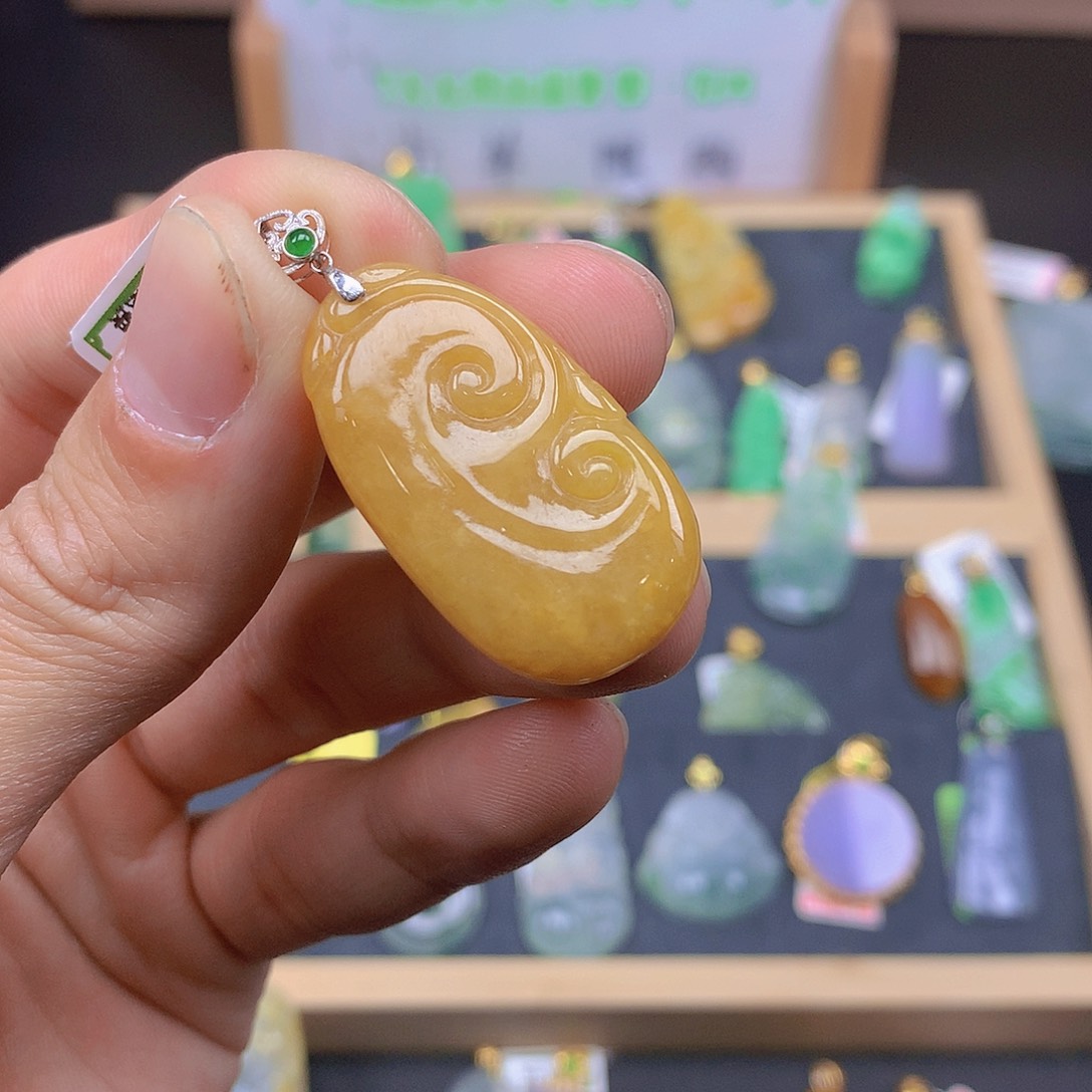 翡翠颈饰18K金镶嵌翡翠