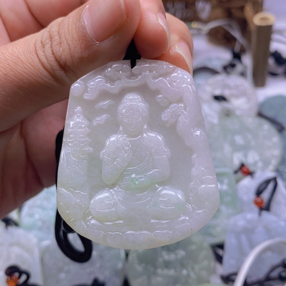 翡翠颈饰未镶嵌翡翠