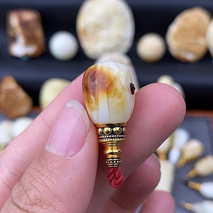 琥珀未镶嵌裸石12三通c760