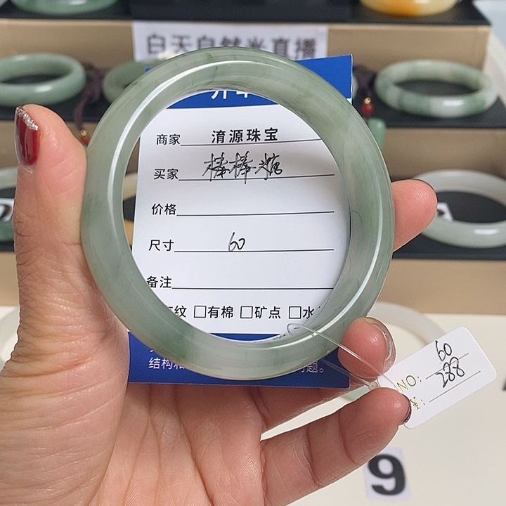 石英质玉（金丝玉）手镯未镶嵌棒**?