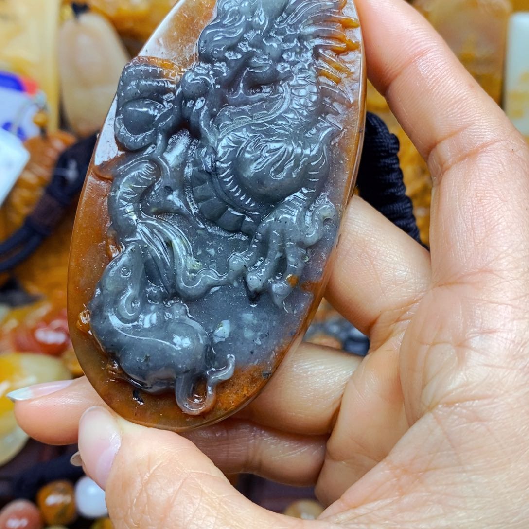 石英质玉（黄龙玉）颈饰未镶嵌