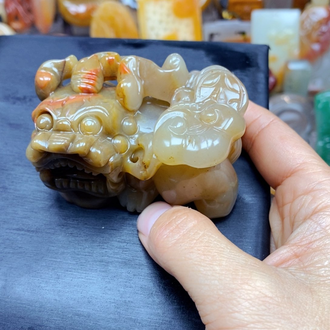 石英质玉（黄龙玉）颈饰未镶嵌