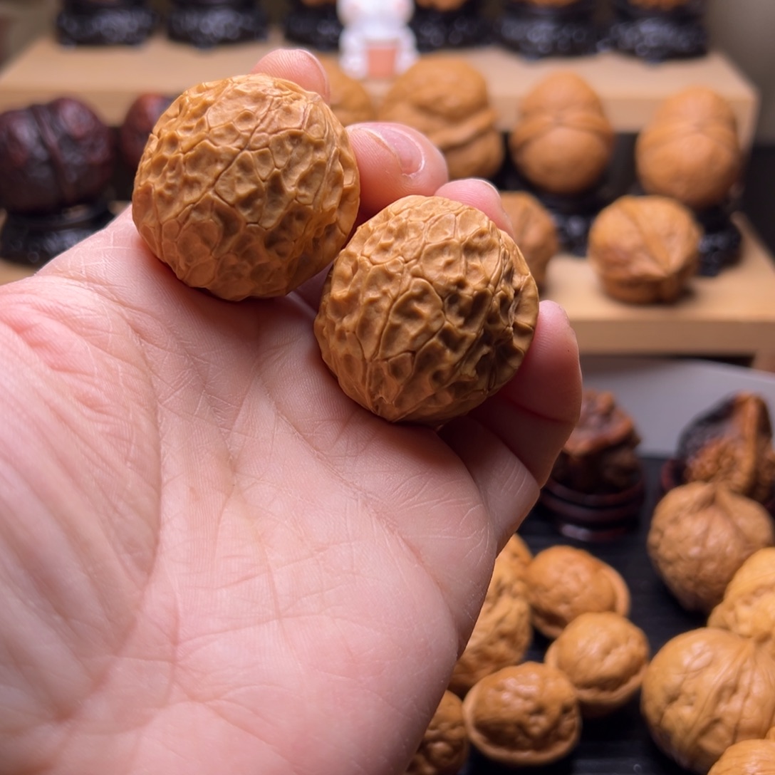 文玩核桃吊坠4w牡丹绣球