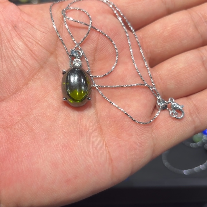 透闪石质玉未镶嵌颈饰