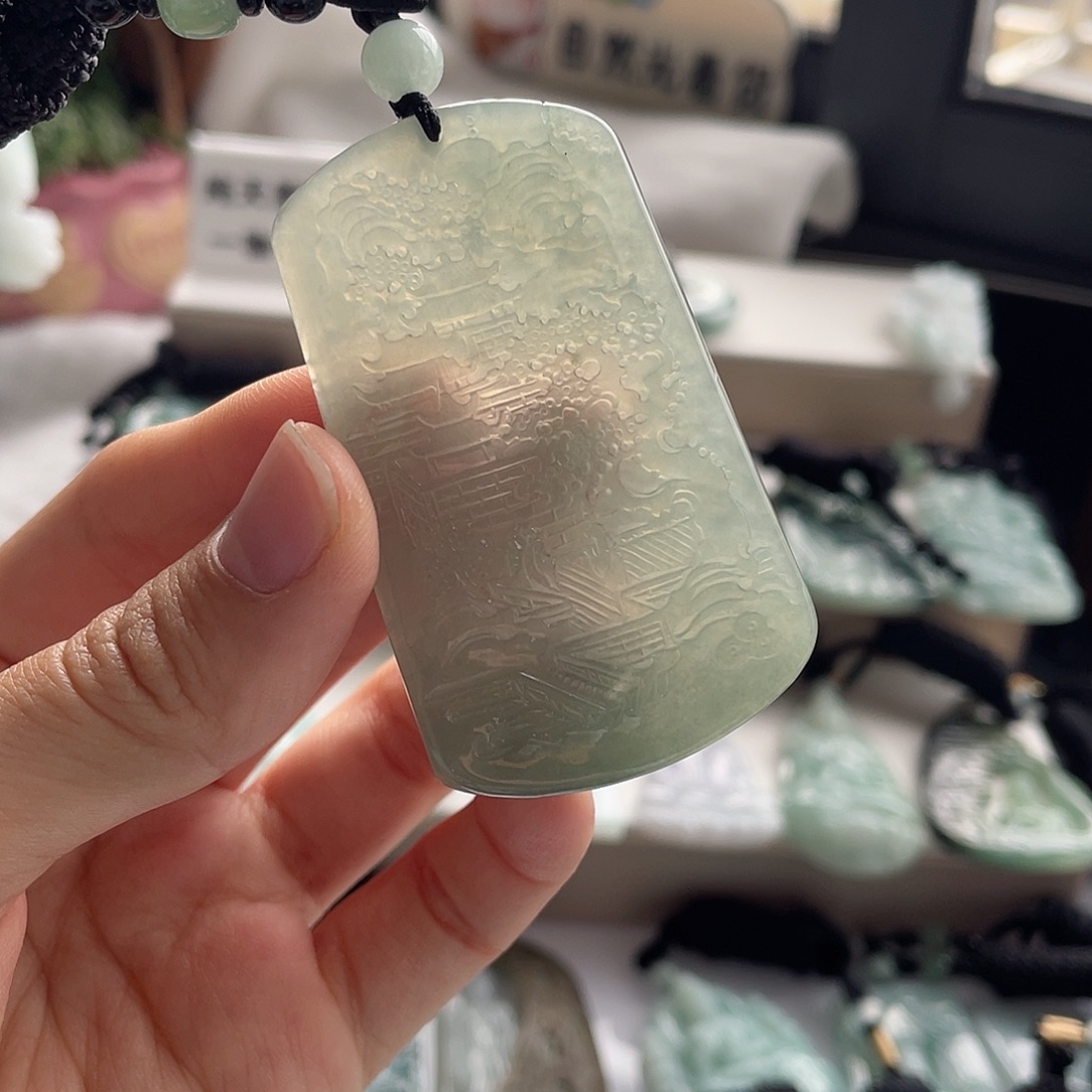 翡翠未镶嵌颈饰山水