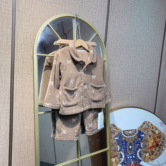 P125孕妇儿童咖色珊瑚绒套装