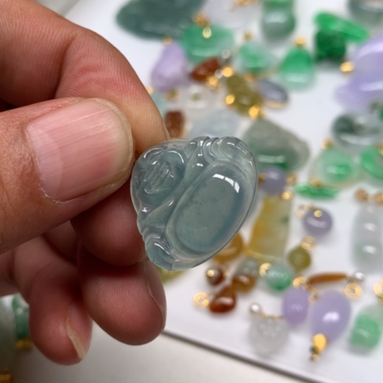 翡翠颈饰未镶嵌翡翠