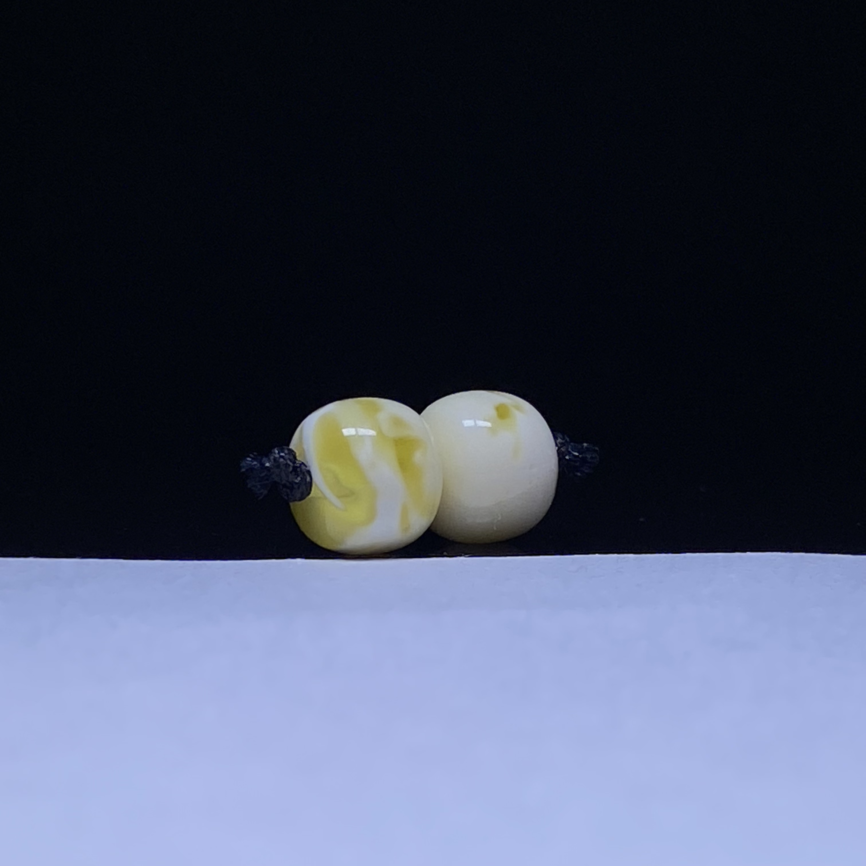 金瓷白溶洞精品蜜蜡老型对珠7.8mm