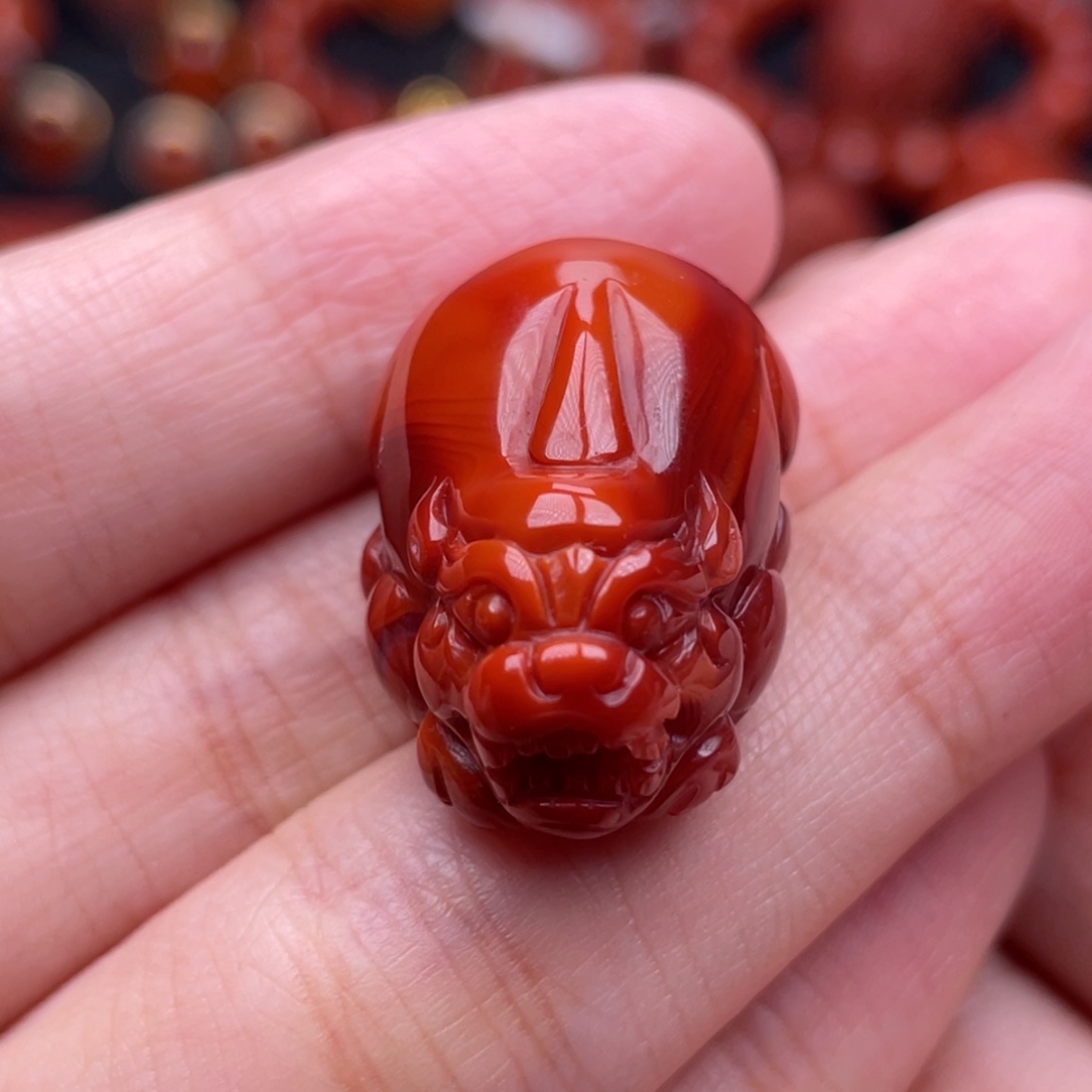 南红玛瑙未镶嵌珠宝奇石貔貅吊坠