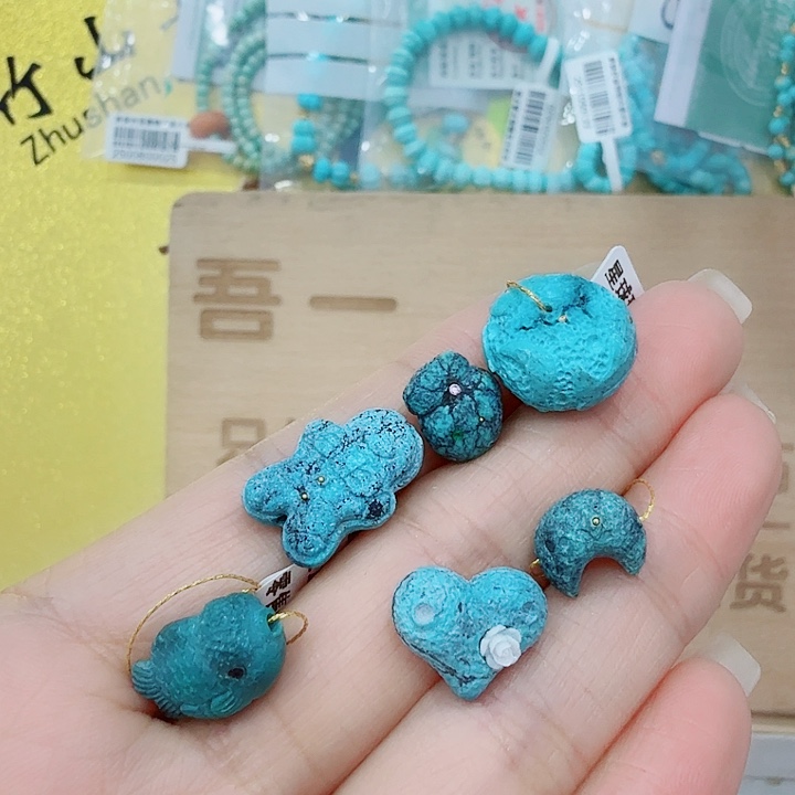 画***鸦绿松石未镶嵌珠宝奇石