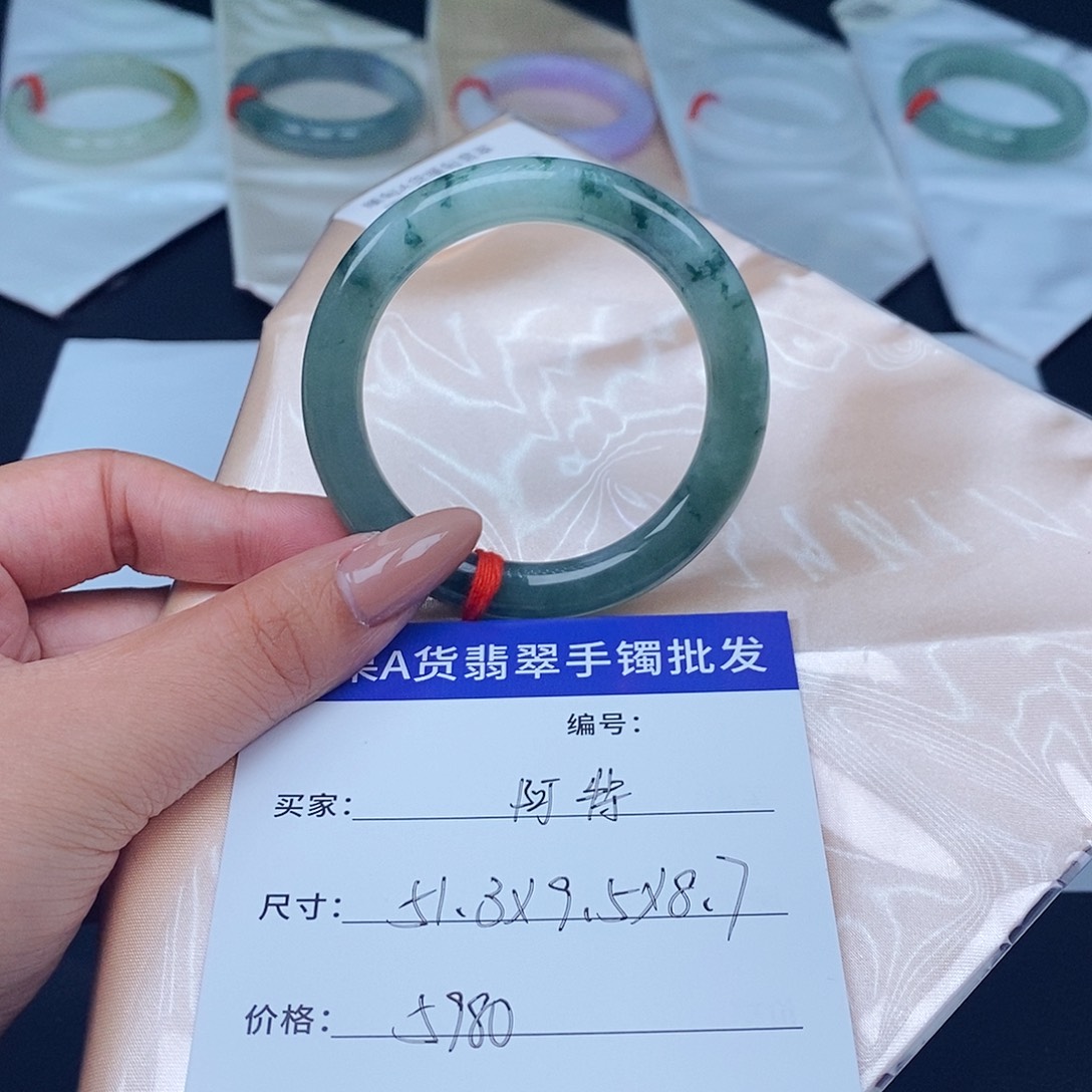 阿****翡翠未镶嵌手镯百元手镯默认瑕疵