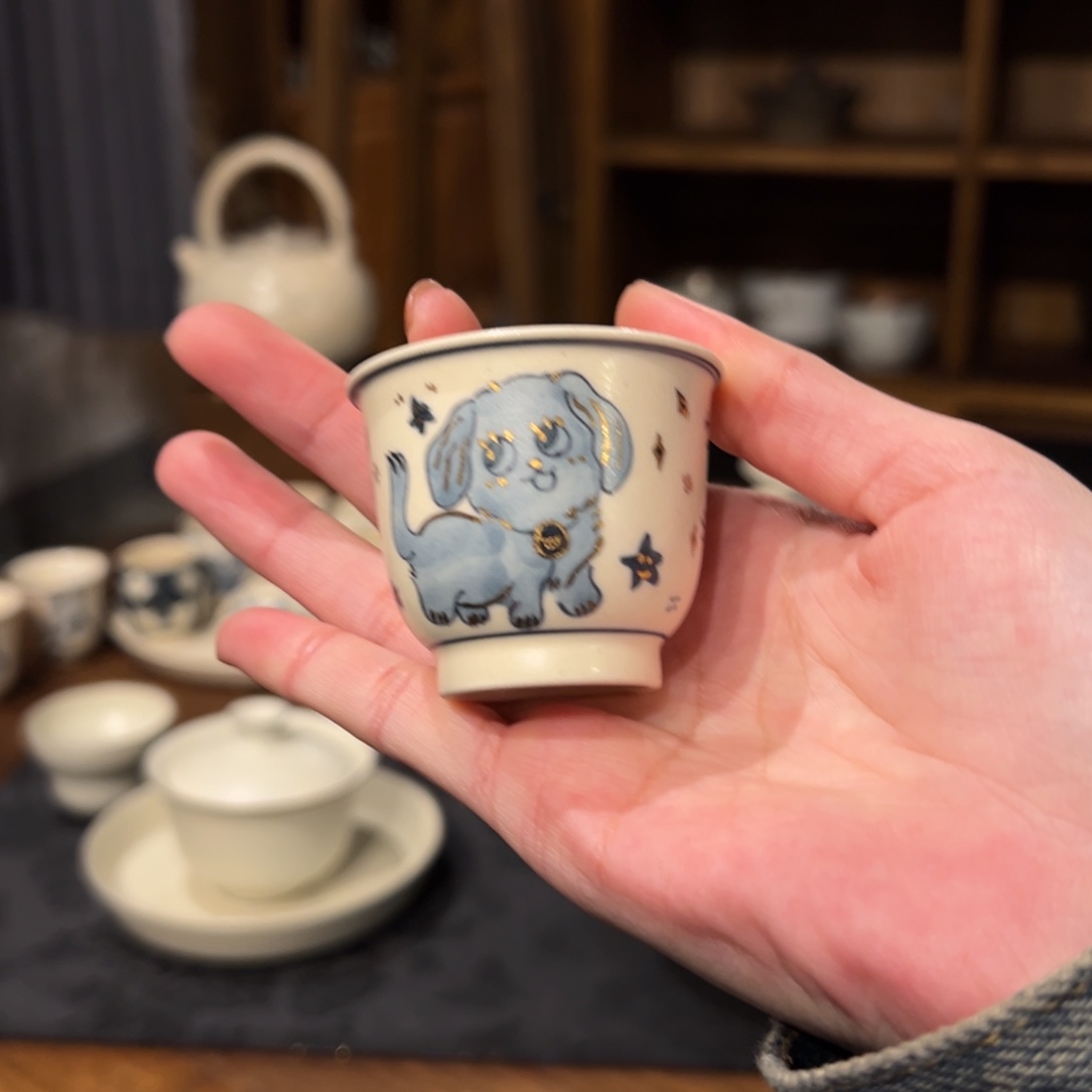 摆件陶瓷。       陶瓷。     