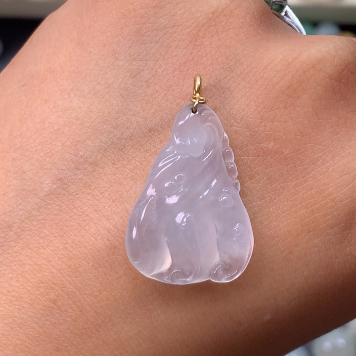 翡翠18K金镶嵌颈饰佛手