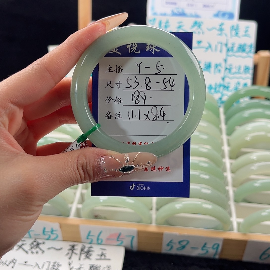 未镶嵌手镯石英质玉