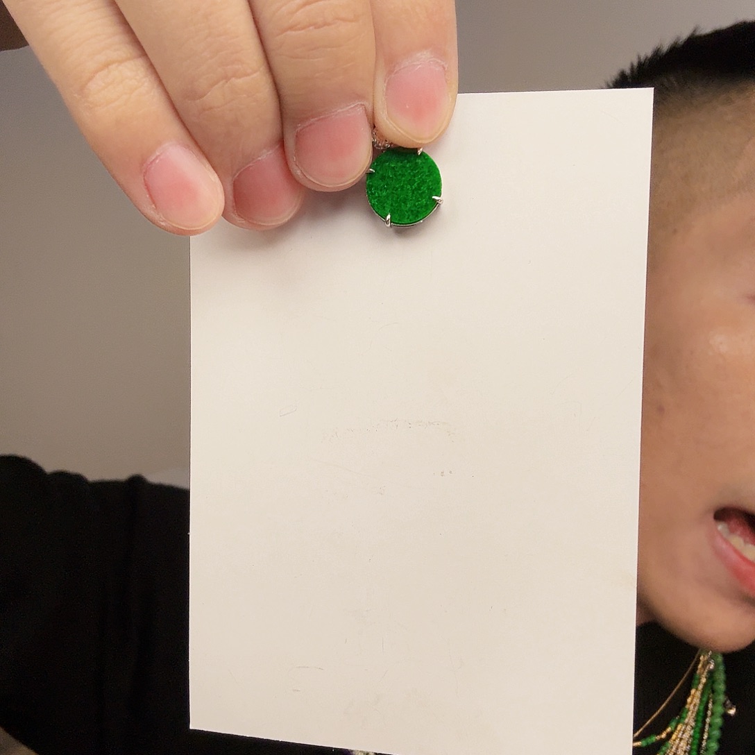 翡翠未镶嵌颈饰一件