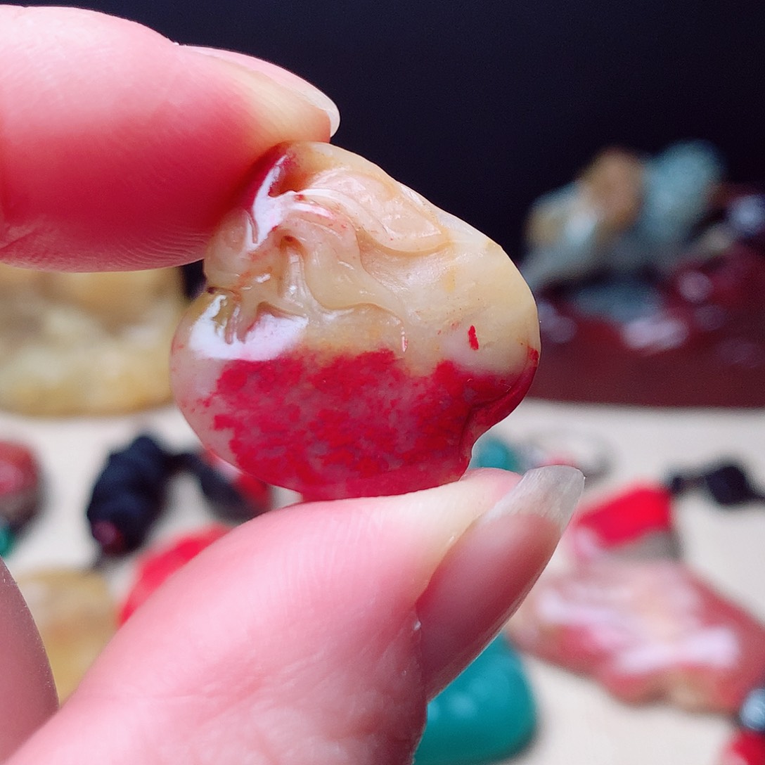 昌化鸡血石精美挂件