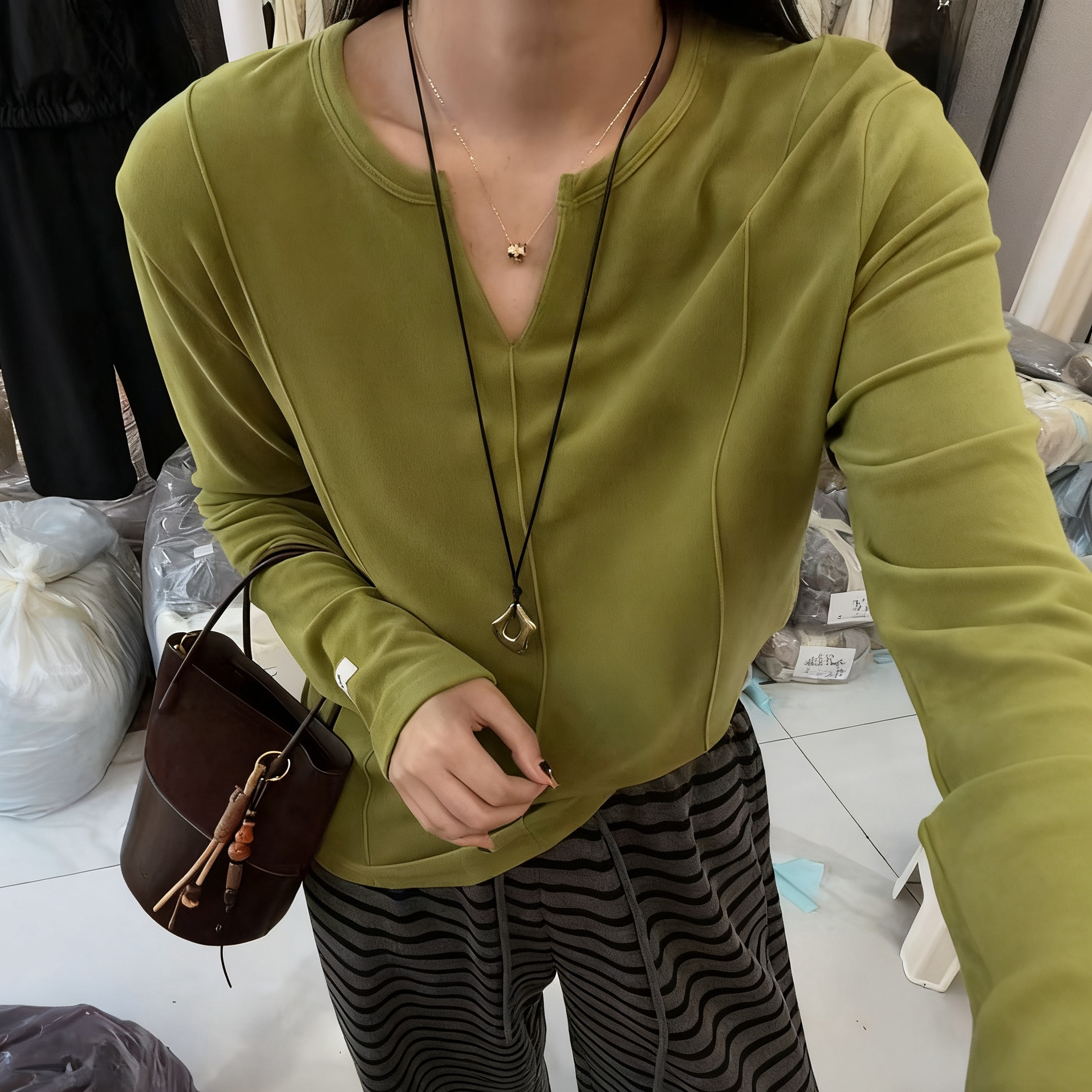 DMG小V领长袖套头T恤2025新款时尚早秋修身显瘦内搭打底上衣