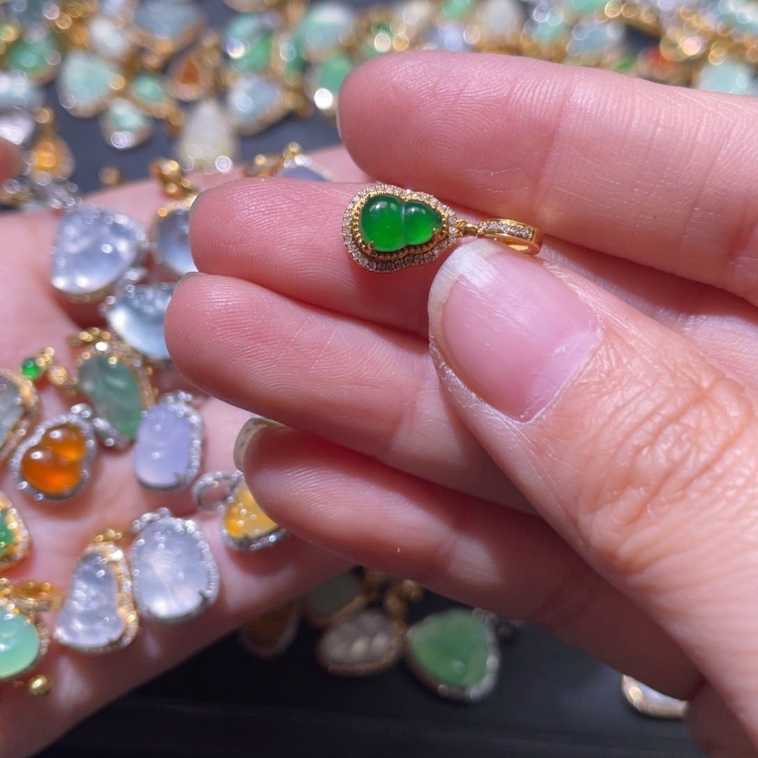 翡翠颈饰18K金镶嵌天然