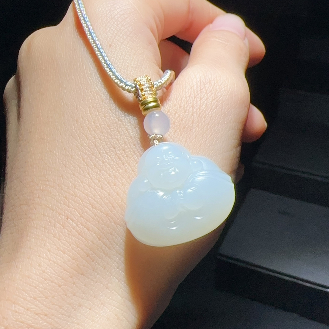 【细观珠宝】羊脂级和田玉白玉老料抱抱佛精品