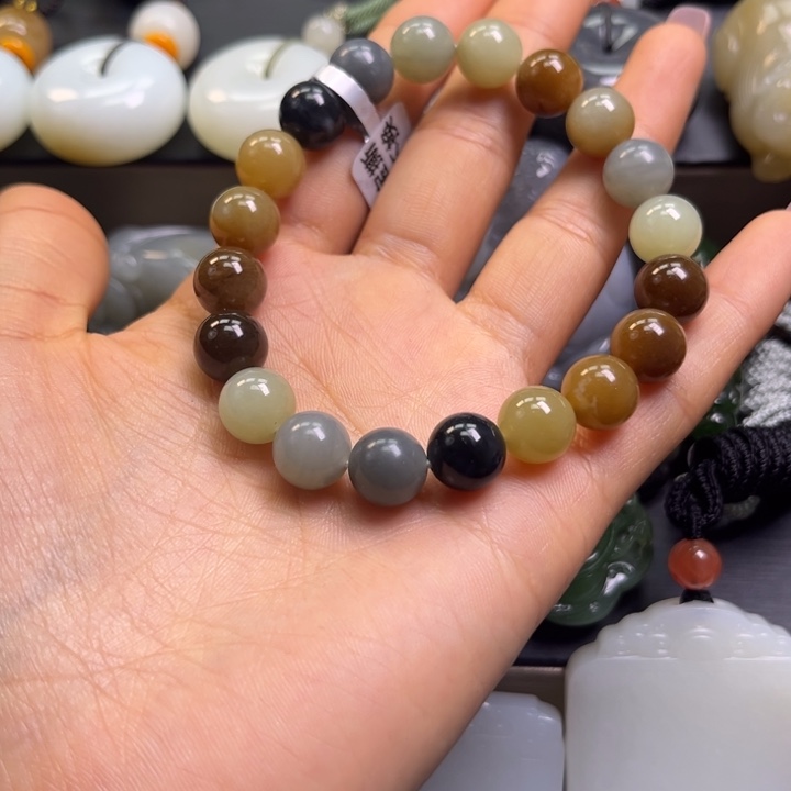 和田玉（糖玉）未镶嵌颈饰