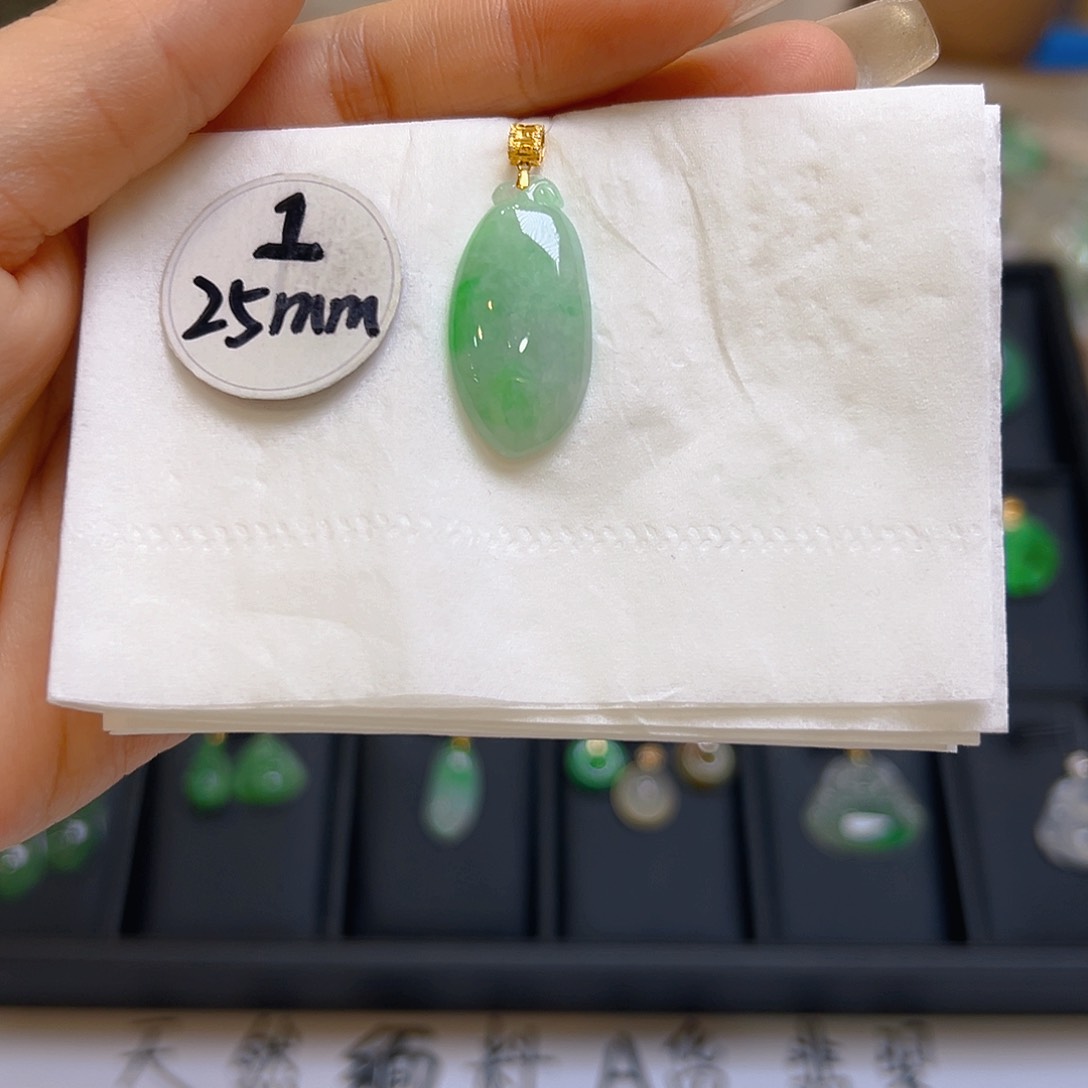 翡翠颈饰18K金镶嵌翡翠