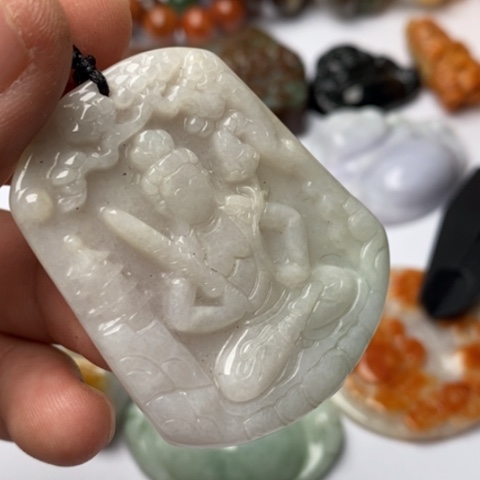 翡翠颈饰未镶嵌翡翠