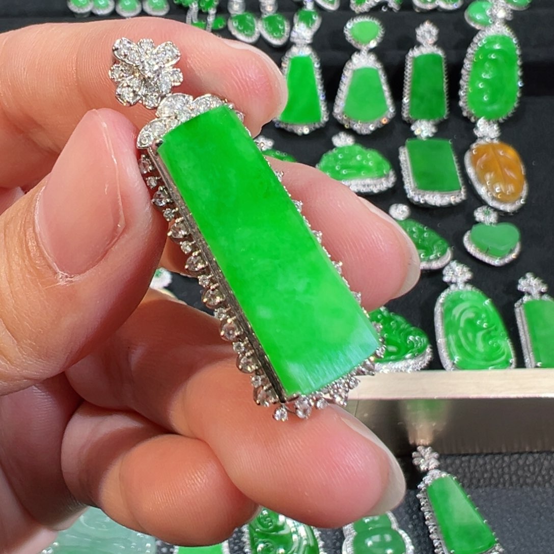 【闪购商品】翡翠吊坠(不含链)18K金镶嵌