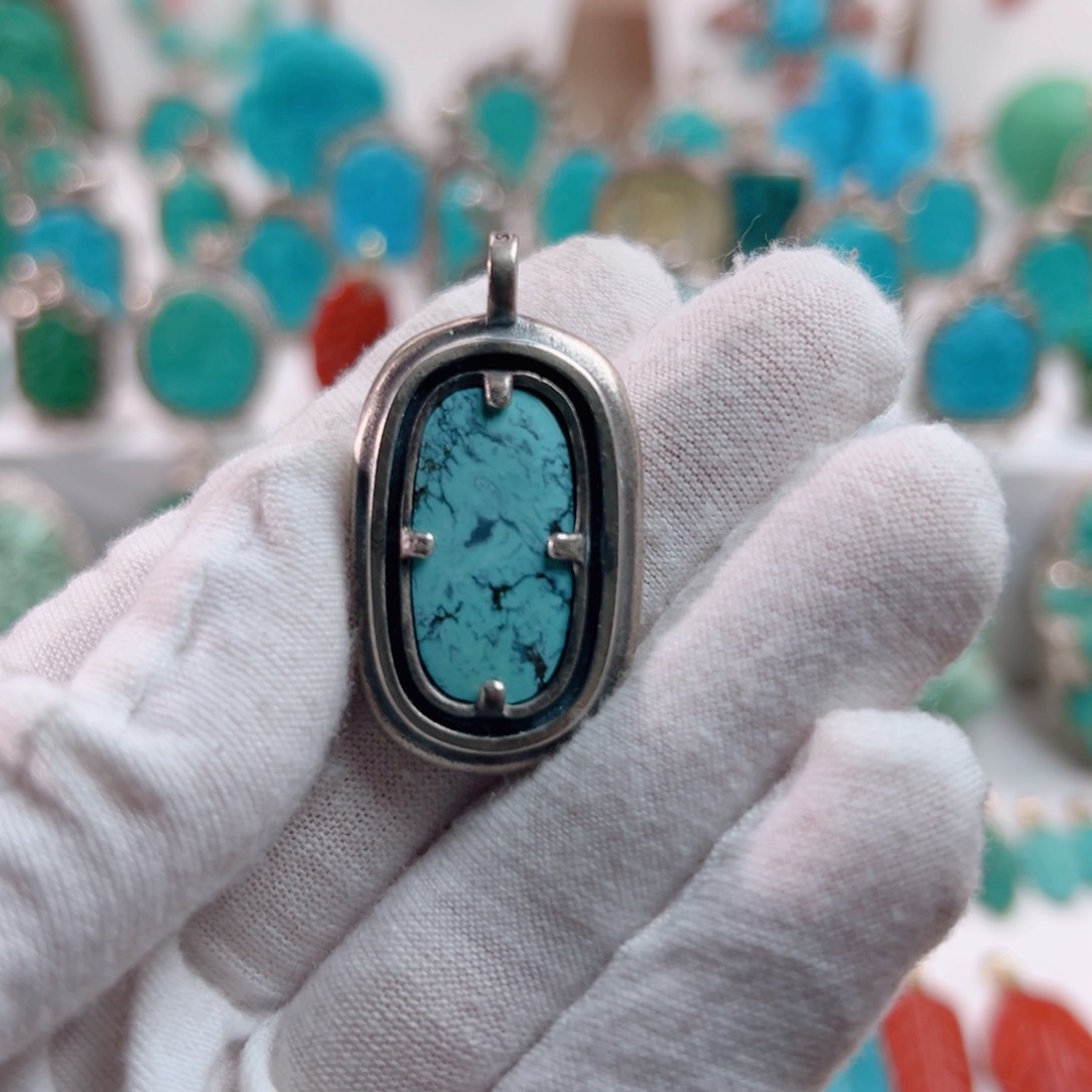 绿松石颈饰未镶嵌