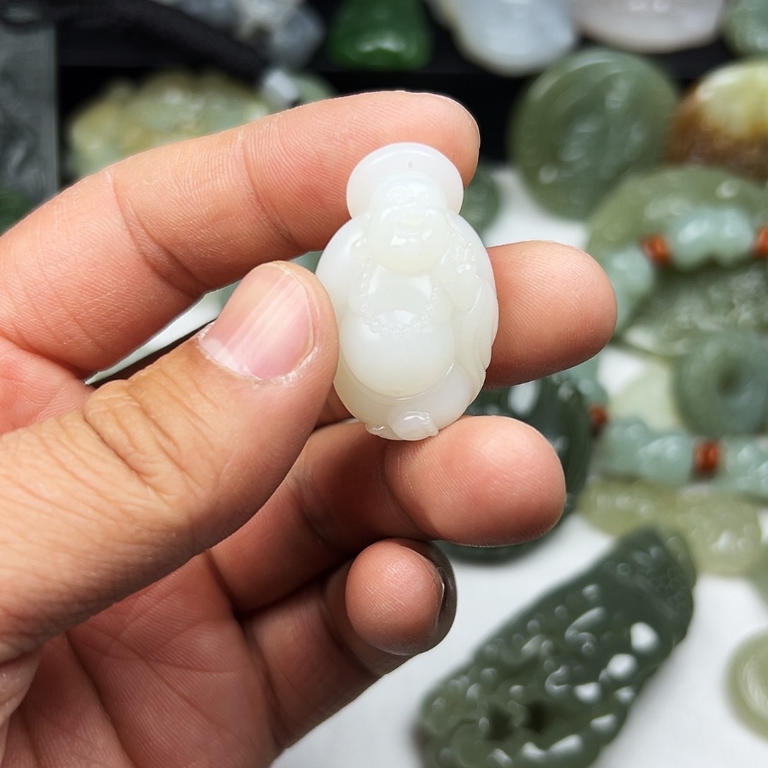 和田玉吊坠佛公未镶嵌