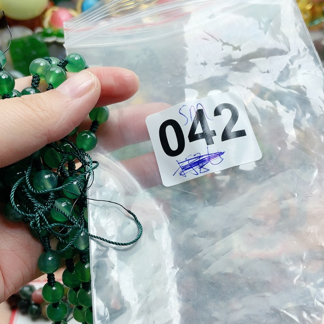 合金颈饰玛瑙/玉髓厦****?
