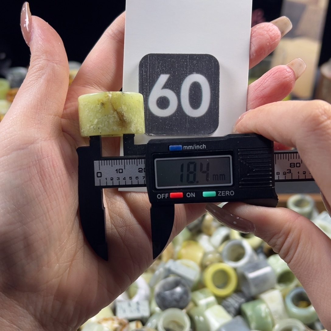 蛇纹石玉未镶嵌戒指