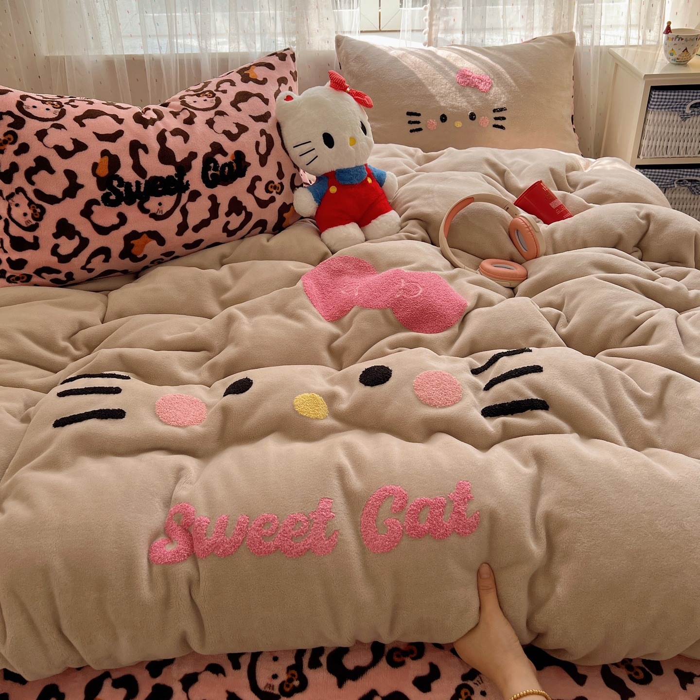 秋冬黑皮粉猫牛奶绒保暖四件套卡通少女心双面绒被套珊瑚绒床单