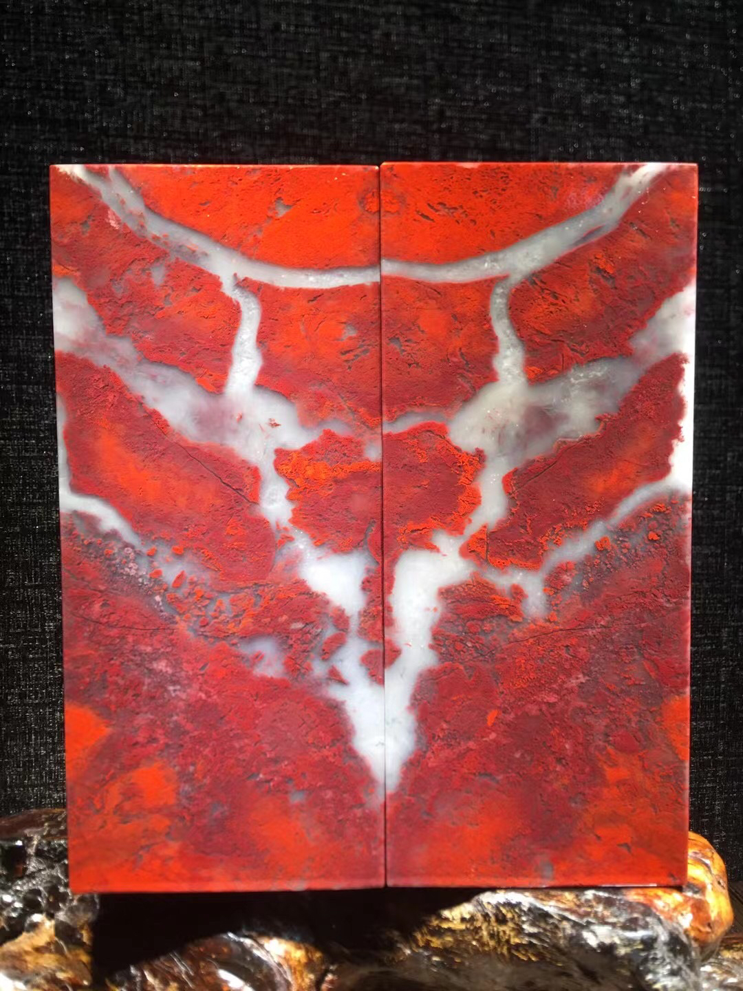 红袍章～～ 22～19～8.3cm 车载鸡血玉 对章 20斤约 桂林鸡血玉摆件 