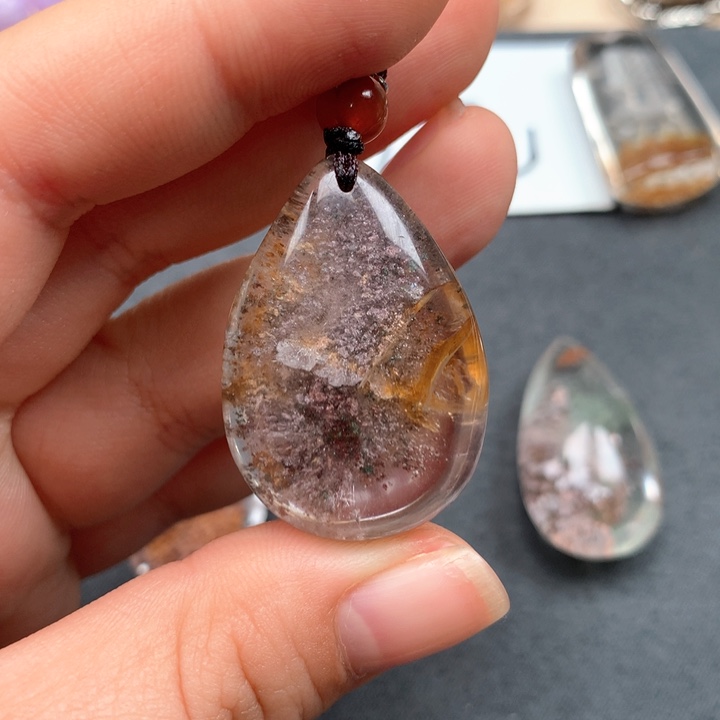 未镶嵌颈饰水晶小**?水晶